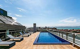 ELUs - Prédio com Piscina Rooftop a 350m da Praia!